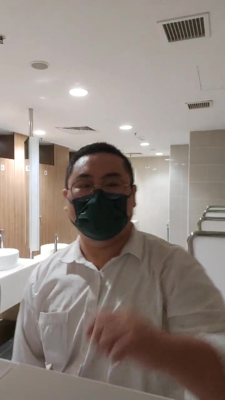 直男厕所打飞机